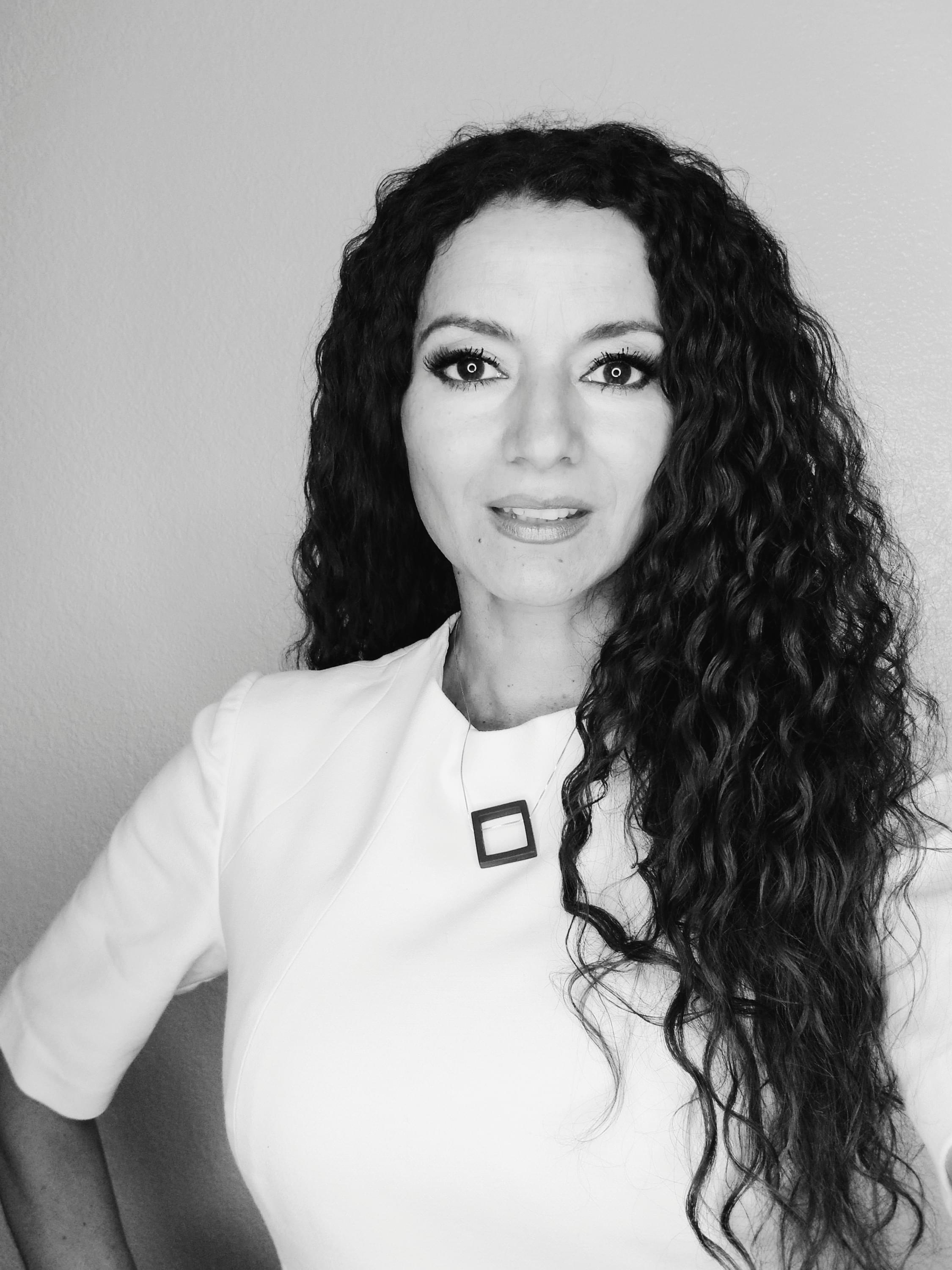 Carolina Samani: A Crisis Of Confidence - kjmji5t